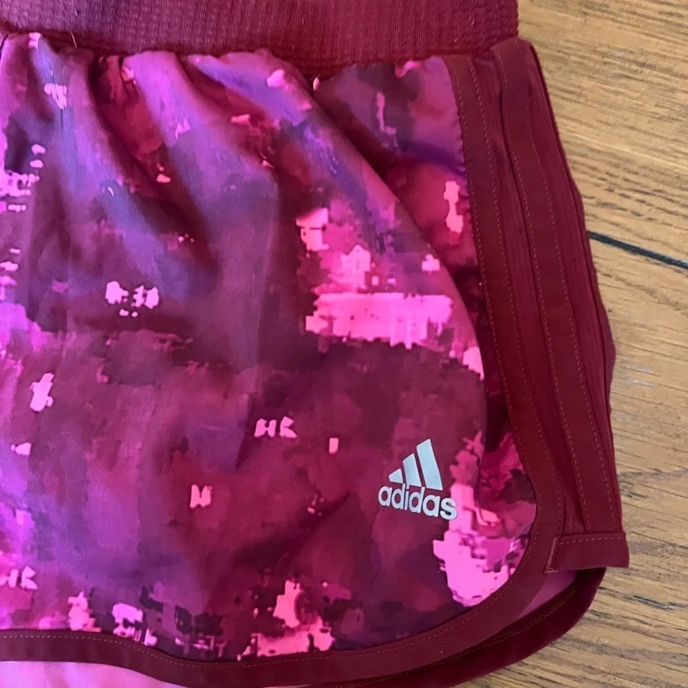 Women’s adidas Climalite energy running M 3” shorts in magenta pink Medium - Picture 3 of 6